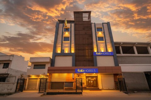 FabHotel Mahal