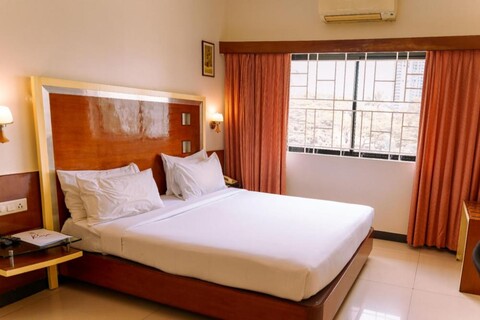 Bisque Magaji Orchid - Near Majestic Railway Station