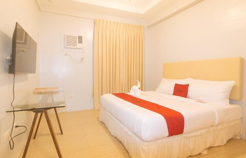 레드도어즈 앳 제노바 호텔