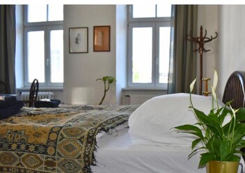 vintage private rooms - LGBTQ & female friendly