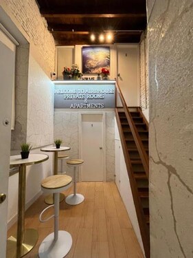 Airbhouse Private Rooms & Apartments