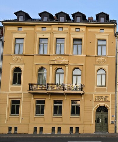 Promenaden Hotel
