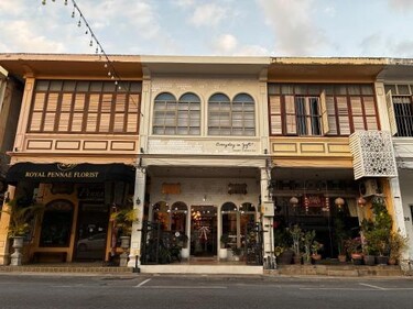 Village 40 Phuket Old Town