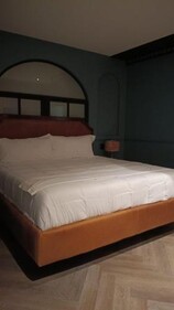 The Oxford Suite with bathtub