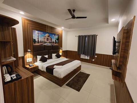 Hotel Luxeevista by Navodayans