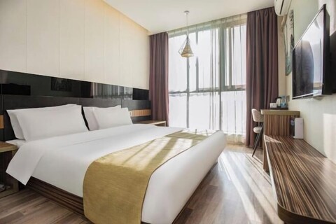 Durian Candy Hotel (Longhua Road Subway Station Jiangpu Bus Terminal Branch)