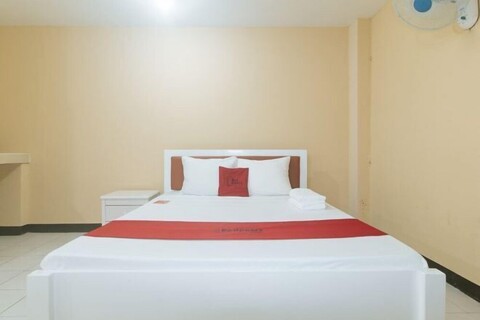 RedDoorz @ MUBG Apartelle near Baclaran Church