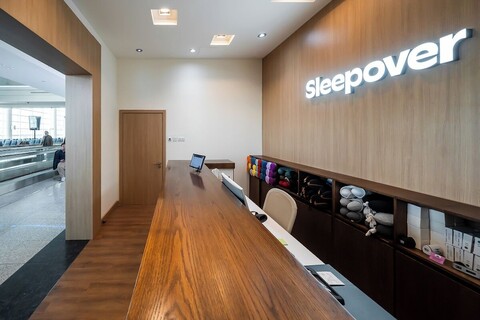 슬립오버 터미널 1, 콘코스 D – 이전 이름 슬립 앤 플라이