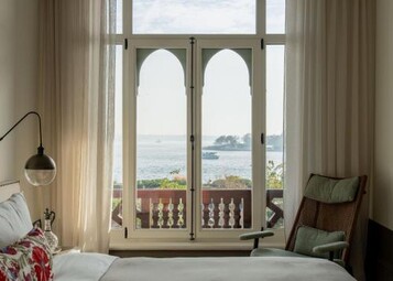 Hovagimyan Hotel and Suites