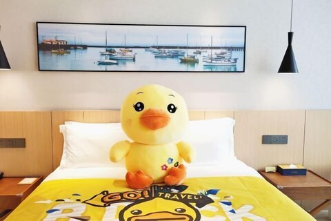 Madison Hotel Qingdao City Center (May Fourth Square)