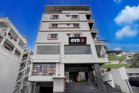 Hotel O V.K Deluxe Rooms