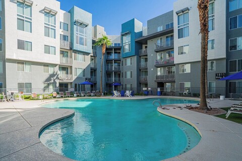 디 액세스 업스케일 스테이, 수영장-헬스장-EV 포함