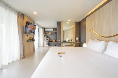 Anona Sunset Boutique