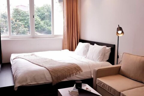 WE stayin Saigon Ben Thanh Market City View Studio