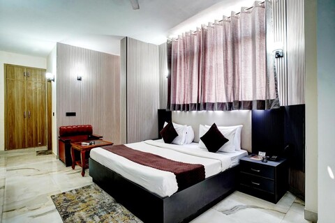 Hotel Aarav Residency sector 45