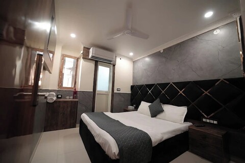 호텔 데 로마나, 자마 마스지드 게이트 No.1 근처