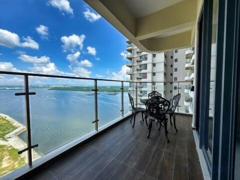 Danga Bay The Lexus Seaview 3BR 8Pax Balcony