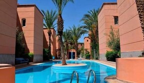 Riad Nezha Séjour de Luxe avec 3 Piscines, Jacuzzi & Proche Médina