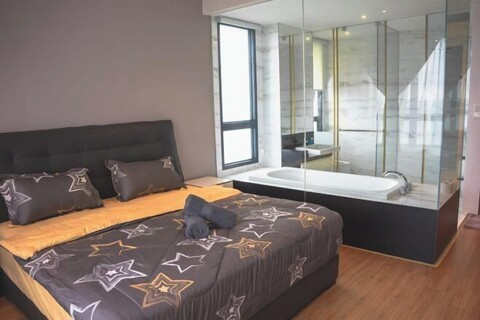 Homely Marina View 3BR Permas Bathtub & Seaview