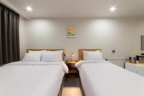 스테이즈437 종로