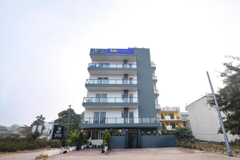 FabHotel Roost Stay