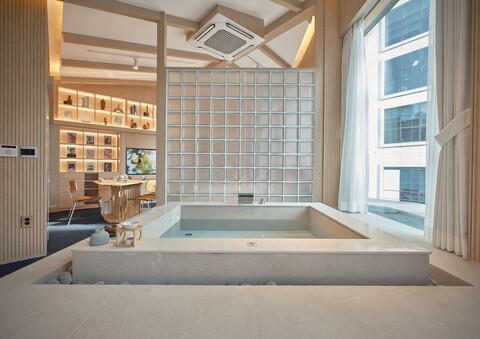 UH 스위트 서울 스퀘어