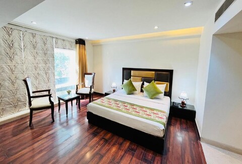 Hotel Aura IP Grand Near Karkardooma Metro Station