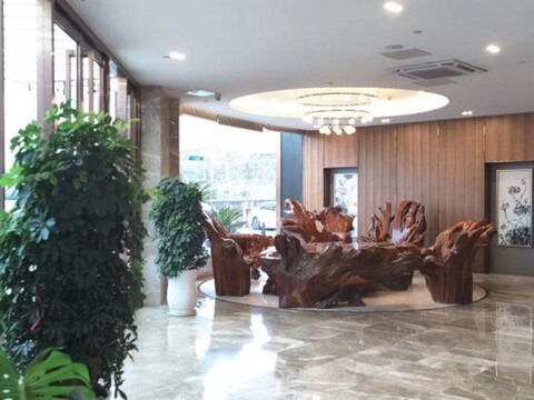 Yang Jianhua Grand Hotel (Hunan Road Fanghua Road Subway Station)