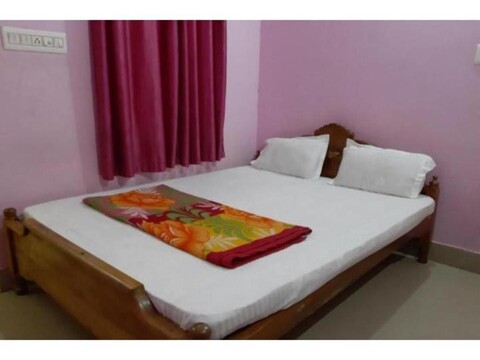 DhamStay Hotel Star Lodge Near Beach Puri