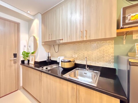 Beachy Hotel Vibe Staycation l SHORE 2 B02-0661