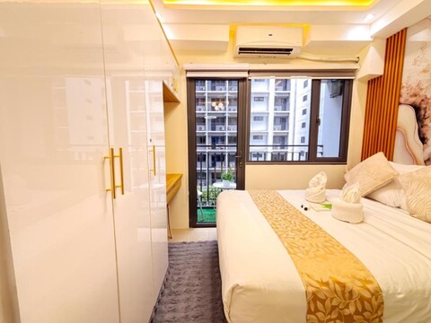 Riza’s Cozy & Modern Condo  I SHORE 2 B02-0510