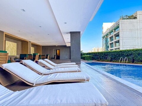 Stylish Makati 1BR w Balcony+Netflix & Fast Wifi