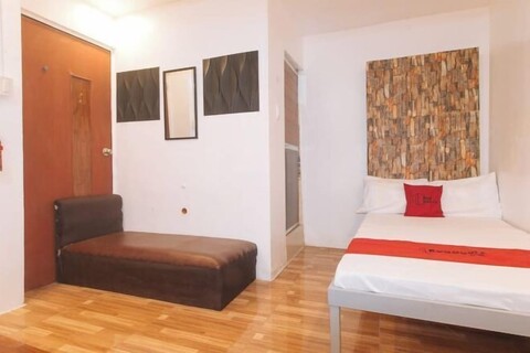 RedDoorz @ Prince Hotel near NAIA T1