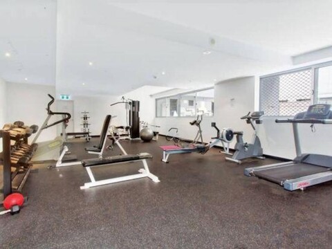 A Stylish Apt for 6 Right Next to Darling Harbour