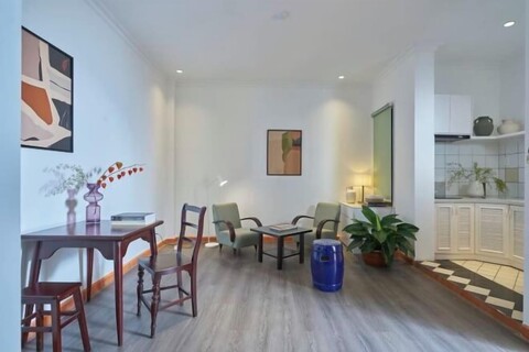 M Village Living Cach Mang Thang 8