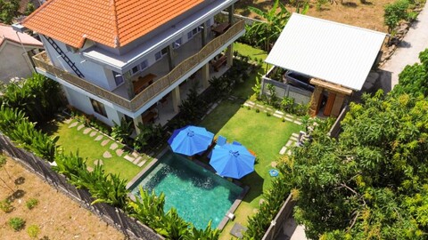 더 라카 빌라 아메드