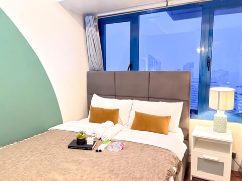 Green TropicalVibe in Metro l AIR B01-5862