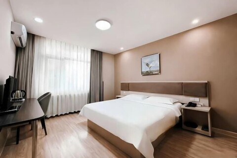 Huayi Hotel (Harbin CapitaLand Airport Bus Station)