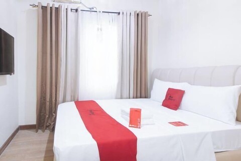 RedDoorz Plus @ Cuarto Verde Staycation