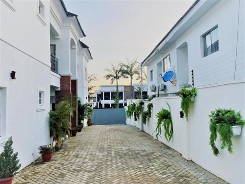 Imperio Apartments