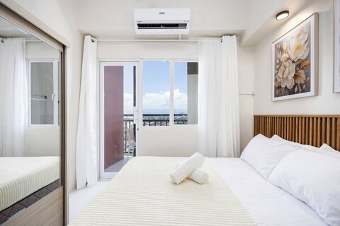 우아한 나무 장식 스튜디오, 발코니 있음