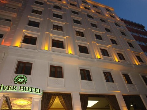 리버 호텔
