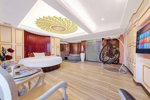 Xinyue Theme Hotel (Longjiang Convention and Exhibition Center Shop)