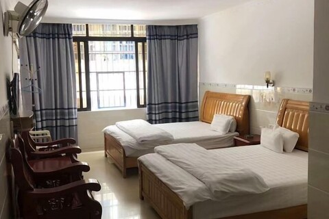 Beihai Tongle Hotel (No.3 Middle School Beibuwan Square Branch)