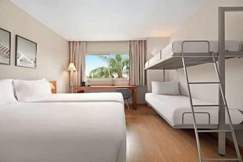 Ramada by Wyndham Valencia Almussafes