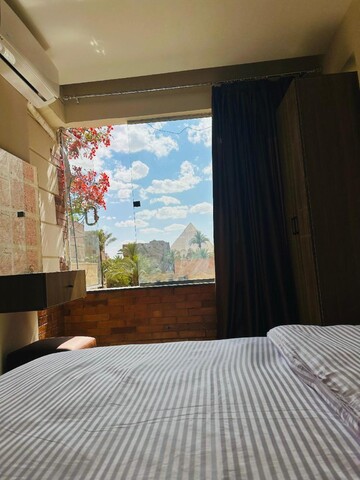 The Pyramid Vault View INN