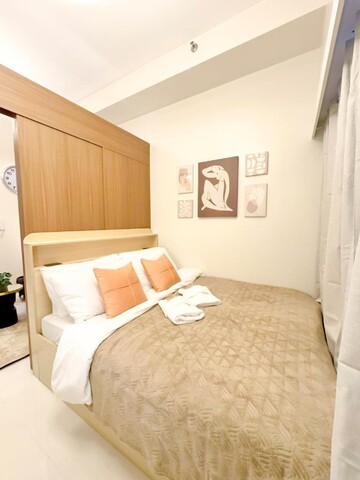 Sleek City Sanctuary  I RED RES B01-3045 