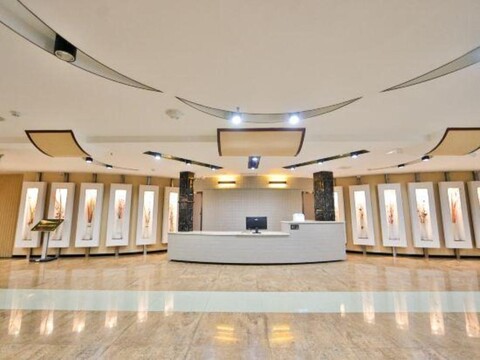 Charles Hotel (Yanji Korean Folk Park Dinosaur Kingdom Branch)