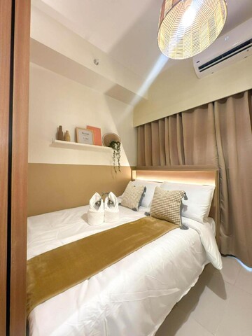 Red Staycation Hub  | RED RES B01-1002 