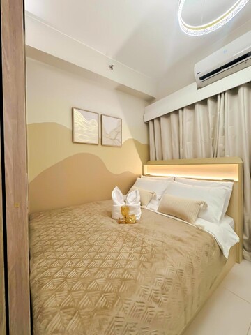 Stans Haven by AC l FAME B04-2128